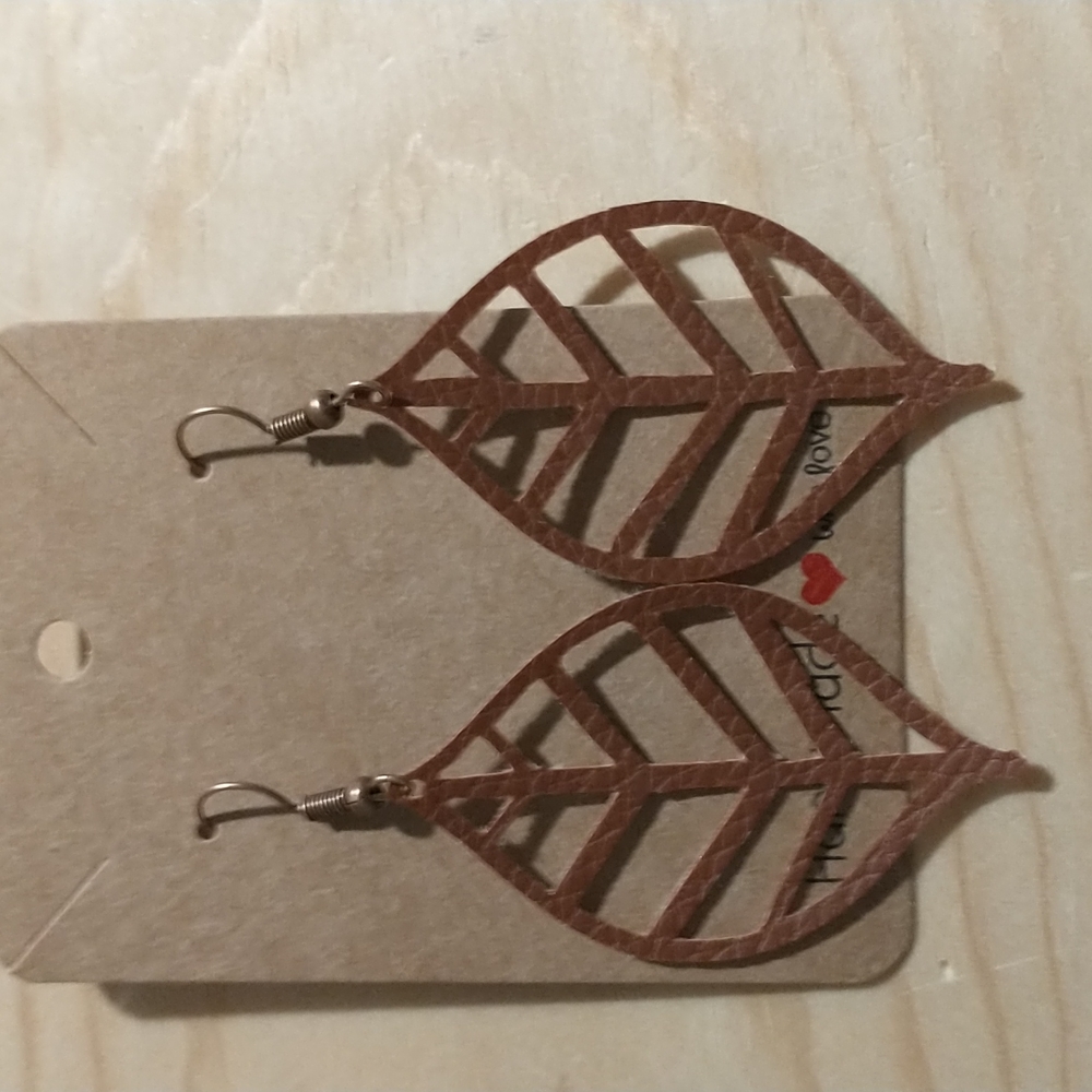 Faux leather leaf earrings New